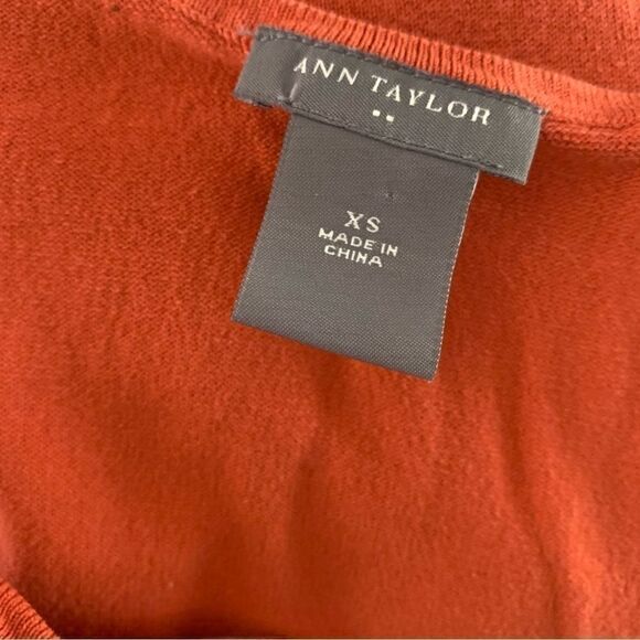 ANN Taylor Sleeveless Sweater - Picture 4 of 4